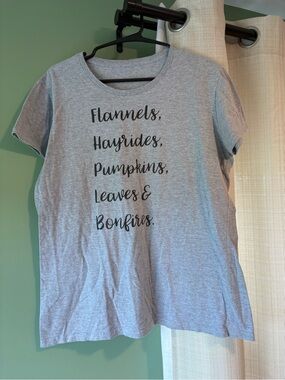 Women's Gray Short-Sleeve Graphic Tee - Seasonal Script